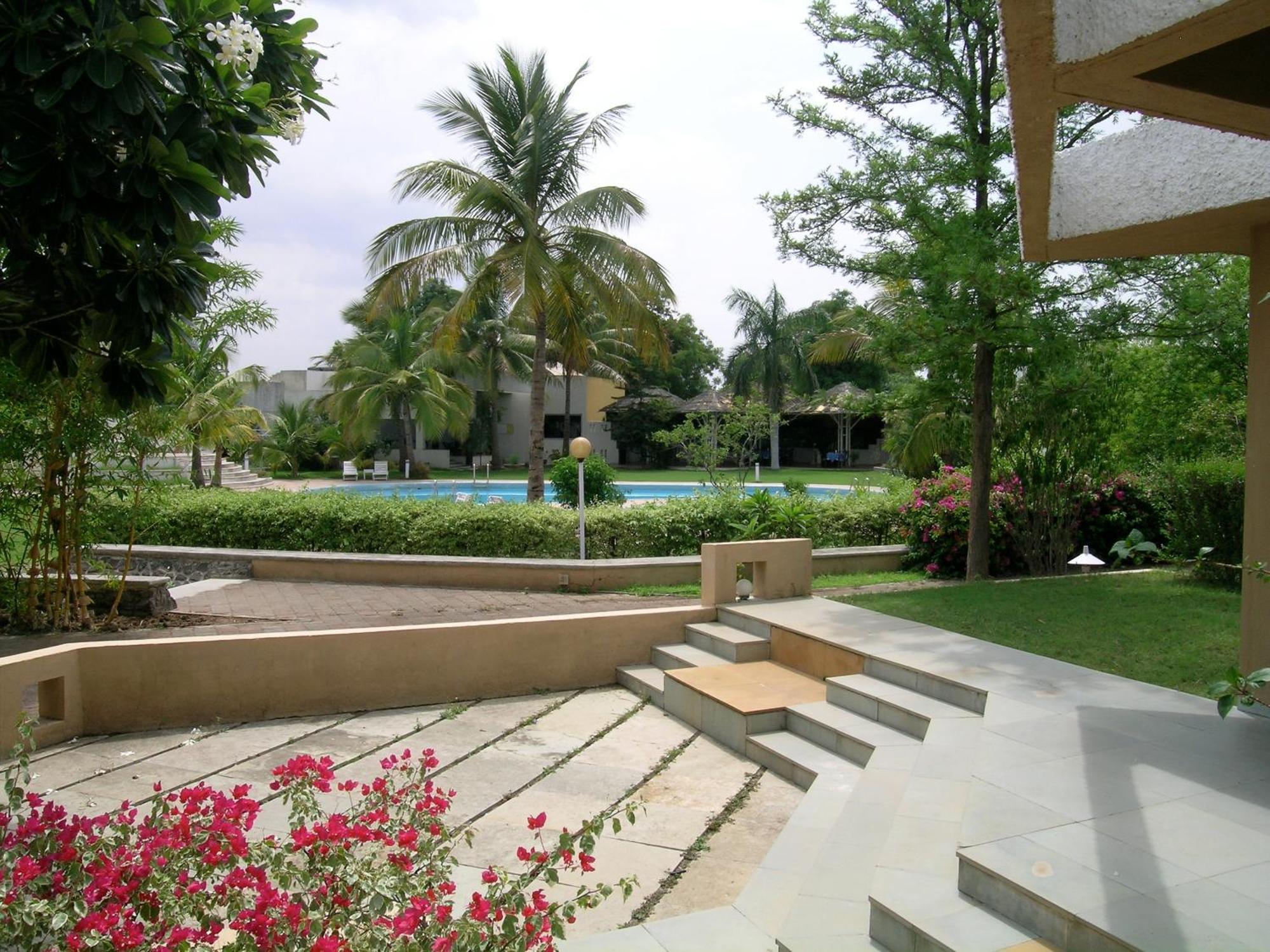 אאורנגבד The Meadows Resort And Spa מראה חיצוני תמונה