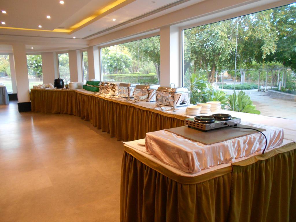 אאורנגבד The Meadows Resort And Spa מראה חיצוני תמונה