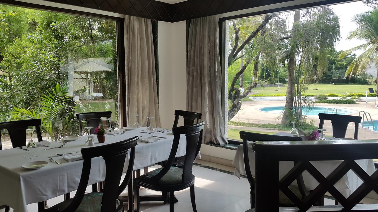 אאורנגבד The Meadows Resort And Spa מראה חיצוני תמונה