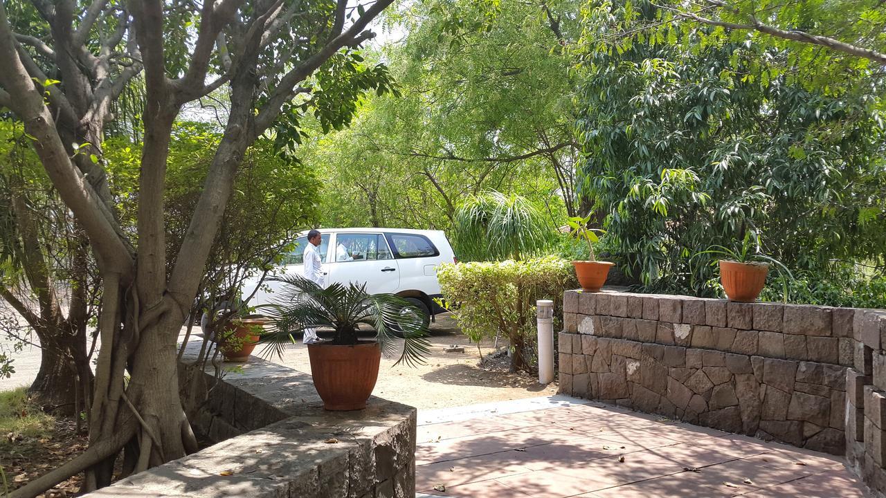 אאורנגבד The Meadows Resort And Spa מראה חיצוני תמונה