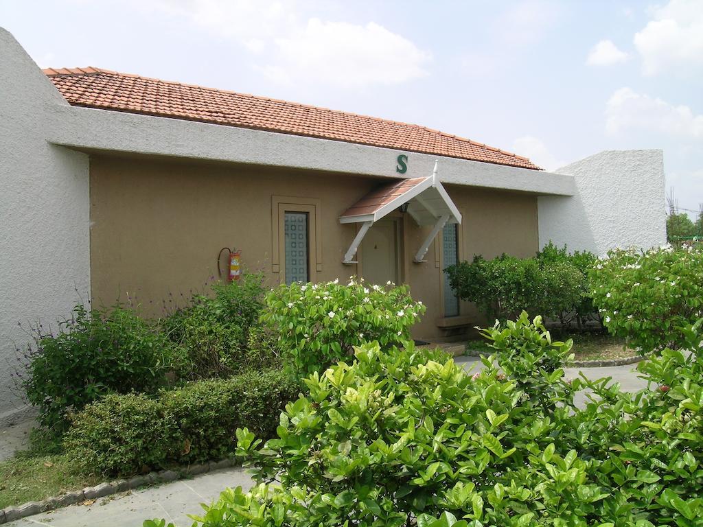 אאורנגבד The Meadows Resort And Spa חדר תמונה